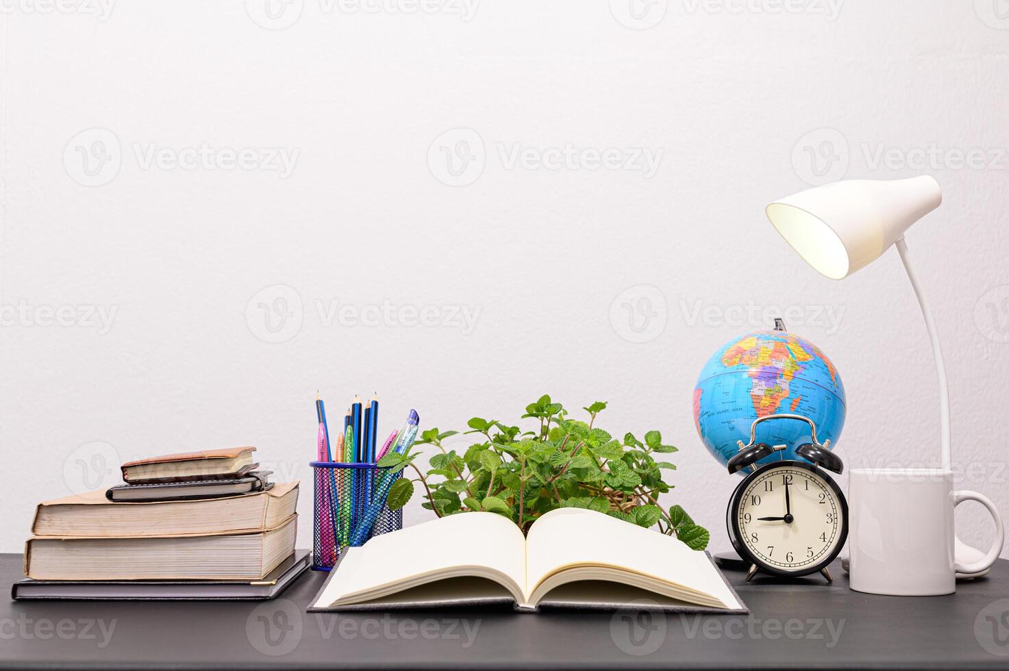 livros na mesa foto