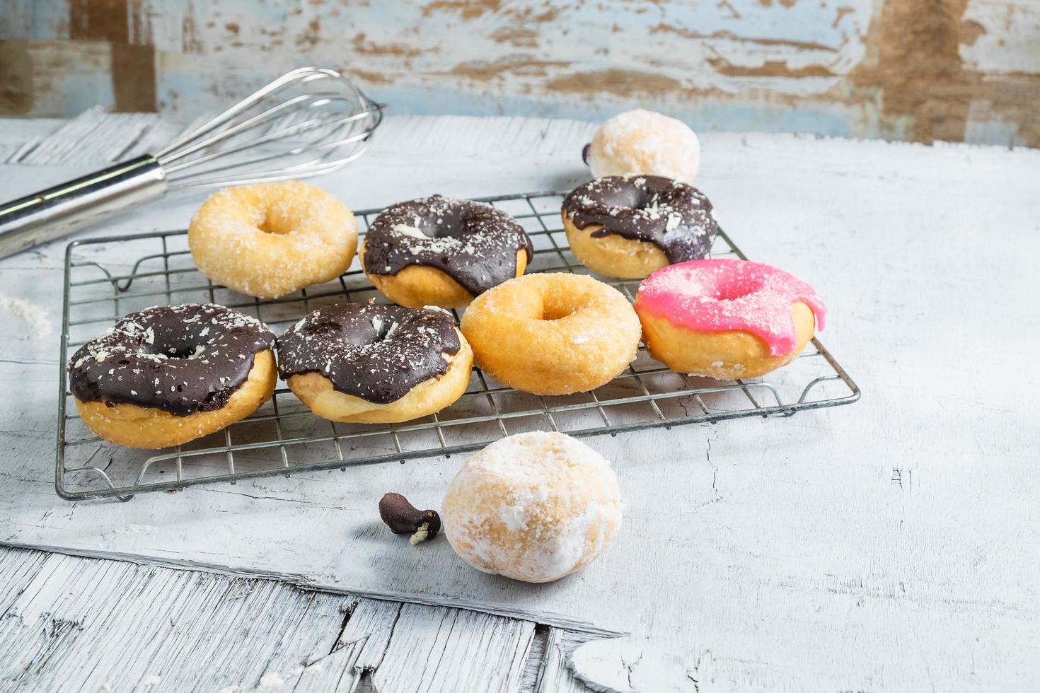 donuts na mesa foto