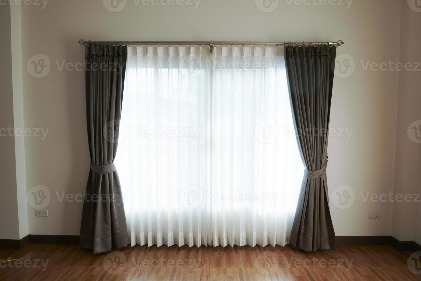cortinas janela decoração interior do quarto, quarto vazio com janela e cortinas foto