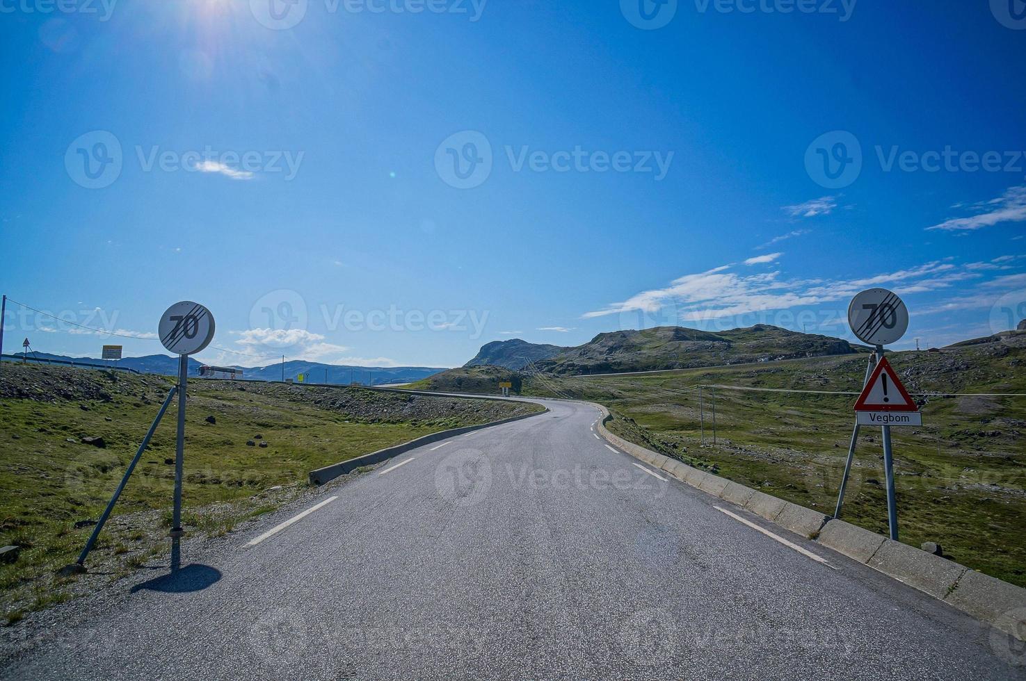 vista panorâmica da estrada na suécia foto