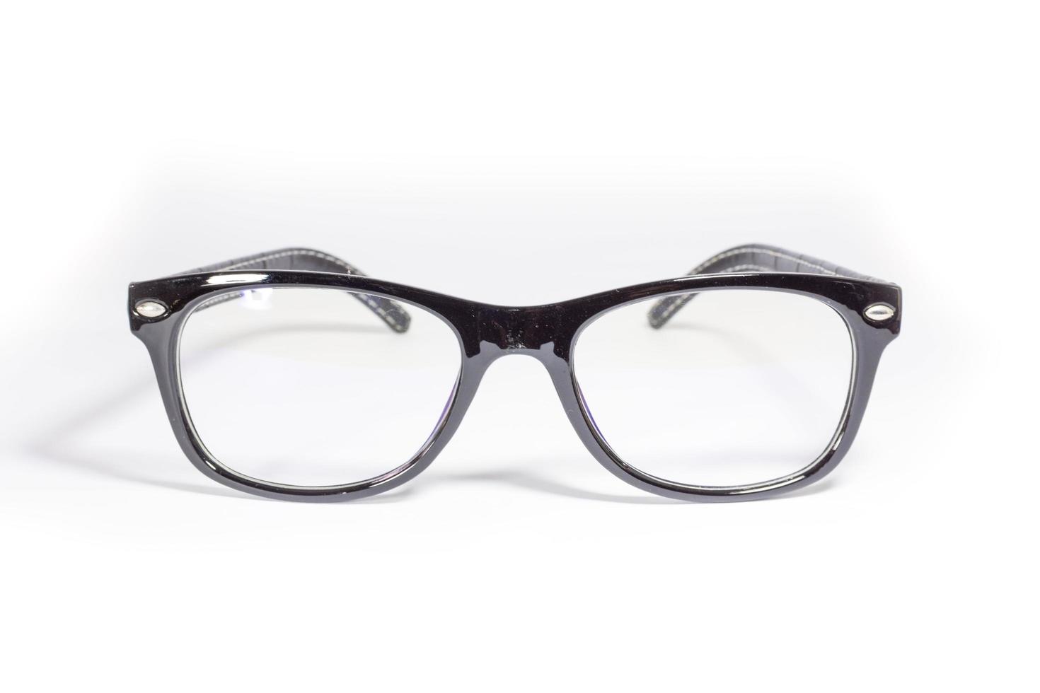 óculos com armação preta em branco foto