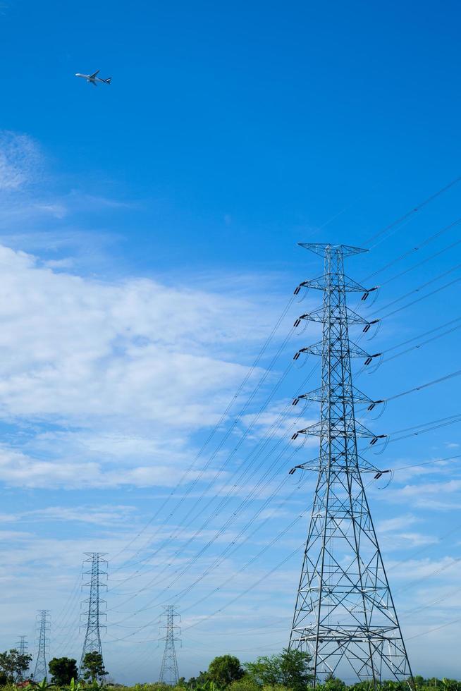 torre de alta tensão na tailândia foto