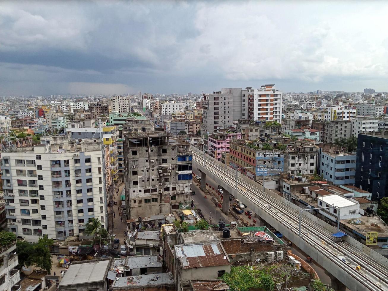 em construção metro ferroviário em dhaka bangladesh foto