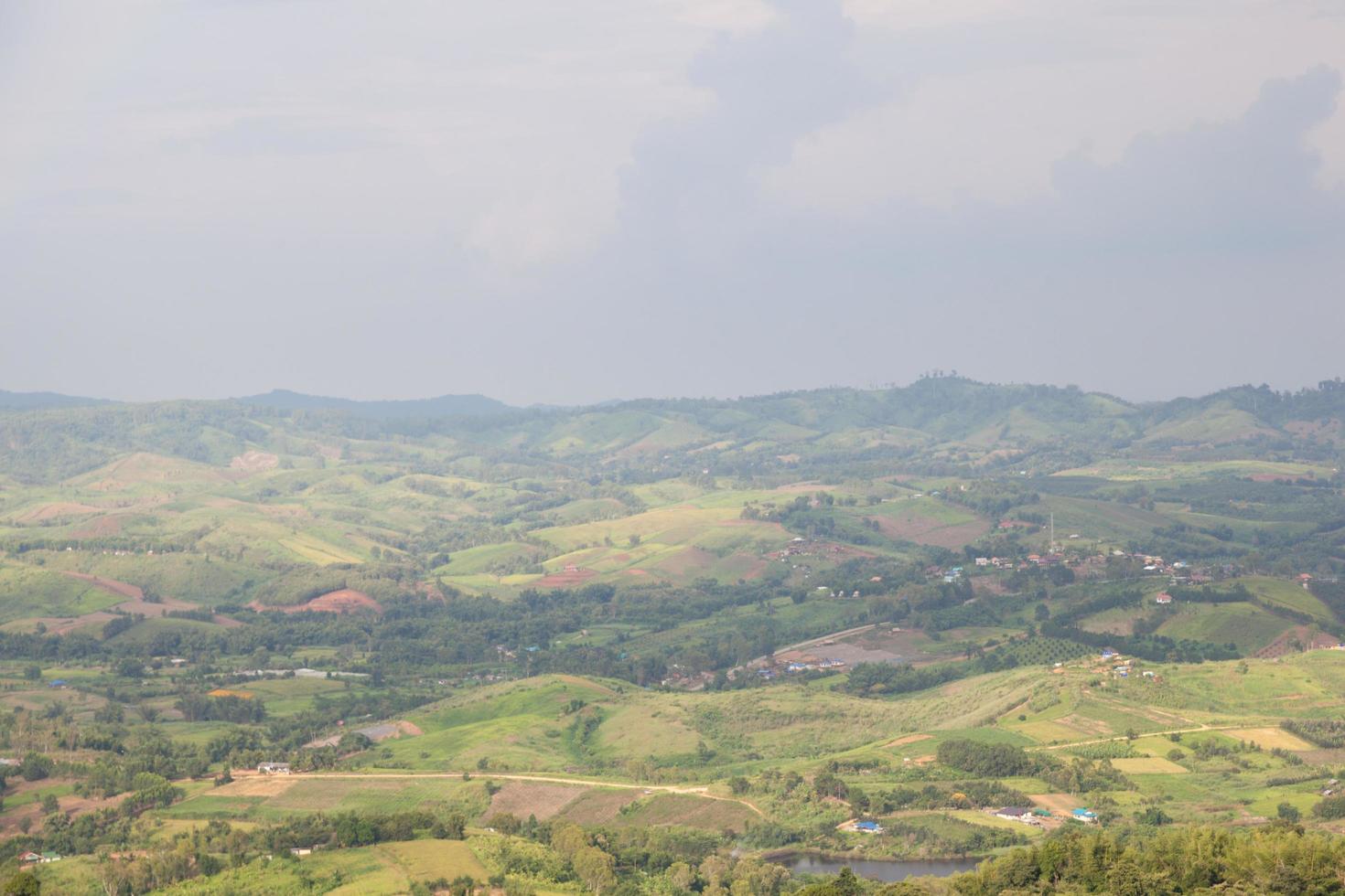 área agrícola nas montanhas foto