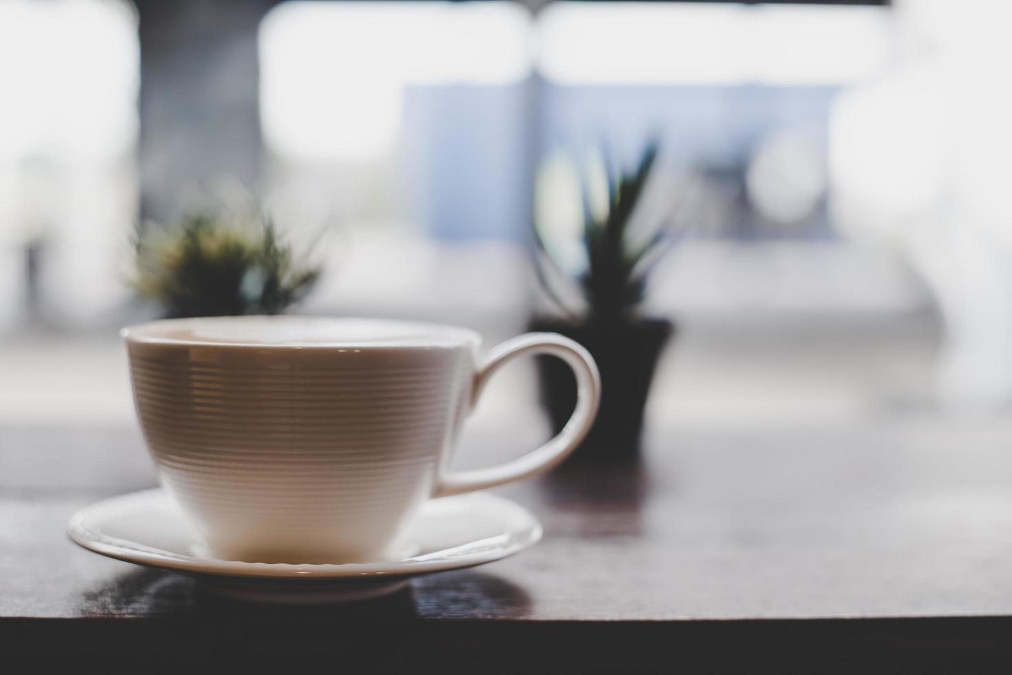 xícara de café com leite quente em tom vintage foto