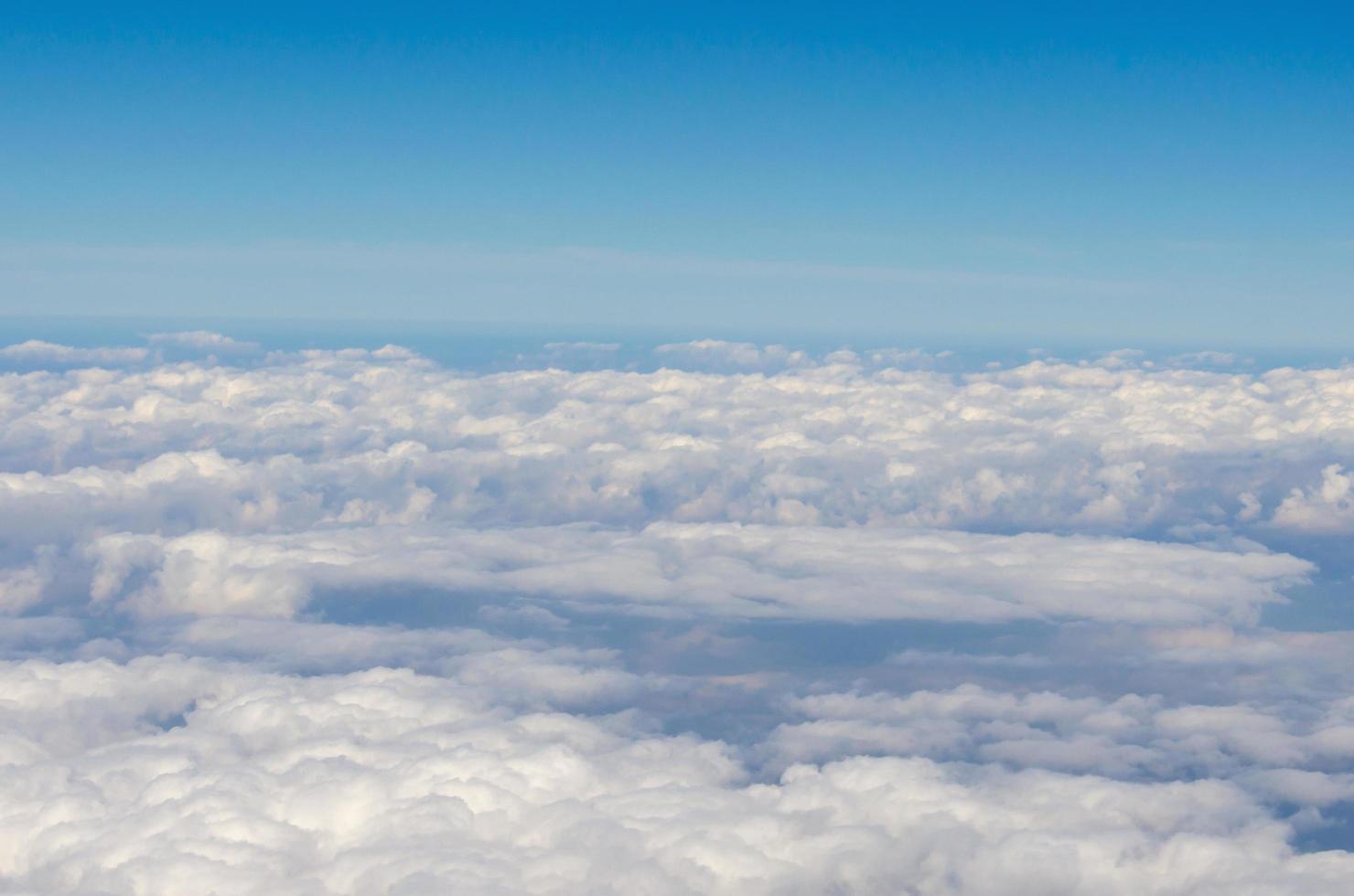 lindo céu azul foto