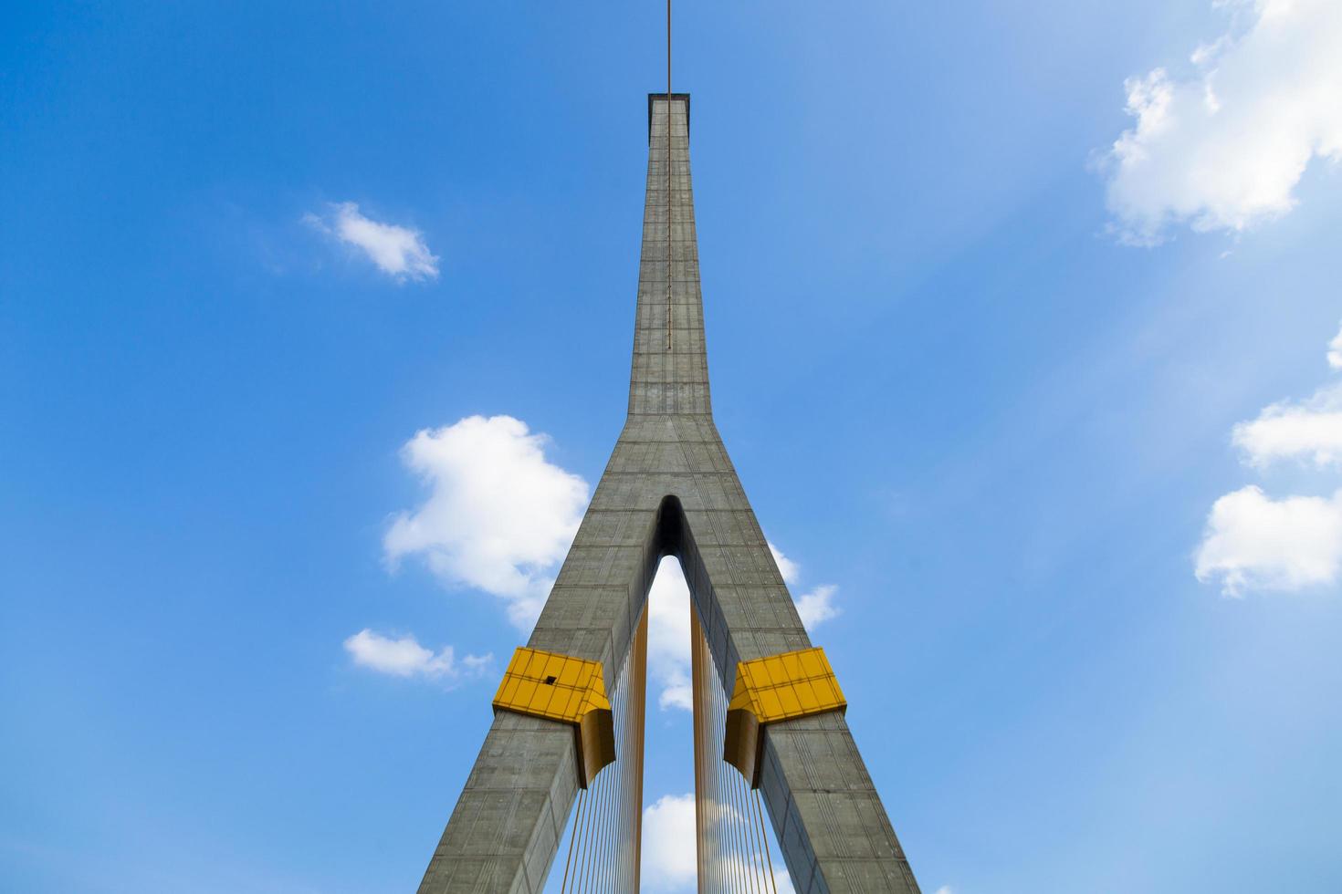 ponte rama viii em bangkok, tailândia foto