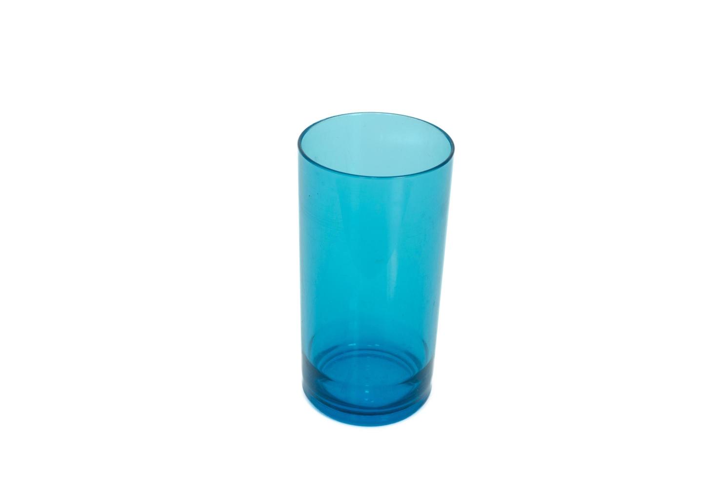 vidro azul em fundo branco foto
