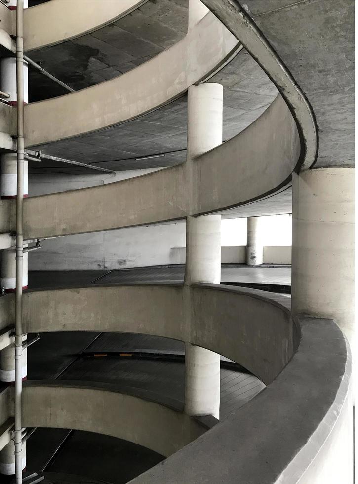 espiral de garagem de estacionamento foto