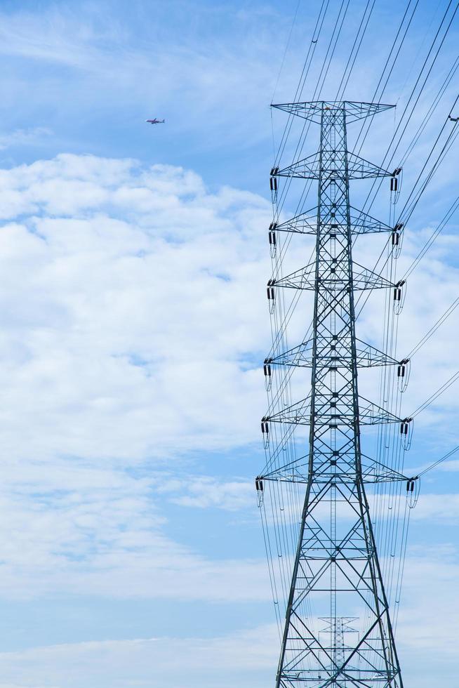 torre de alta tensão na tailândia foto