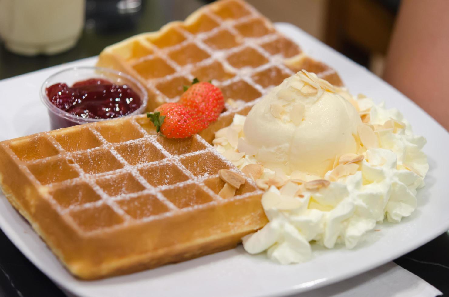 waffles com chantilly foto