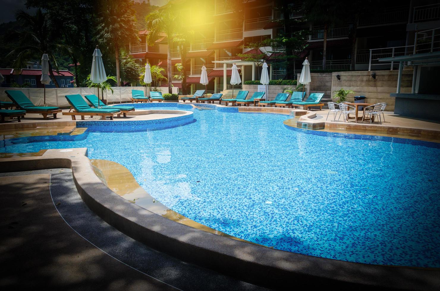 piscina do hotel com vinheta foto