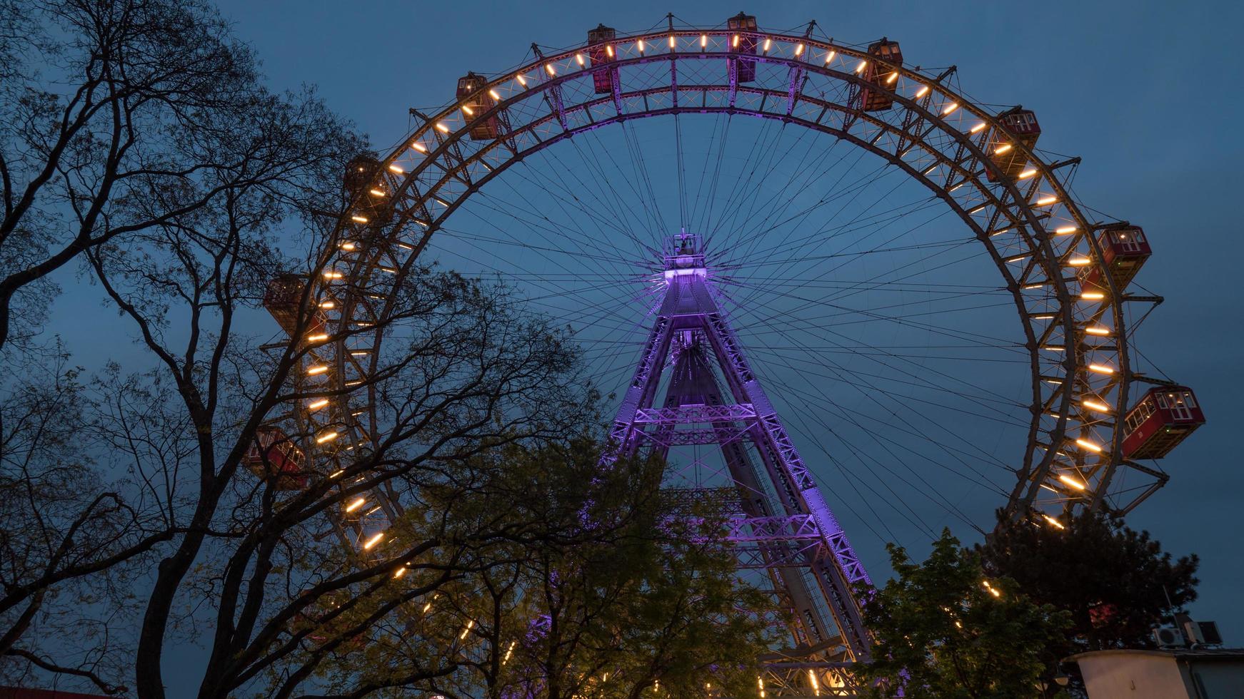 Viena, Áustria, 2020a - roda-gigante à noite foto