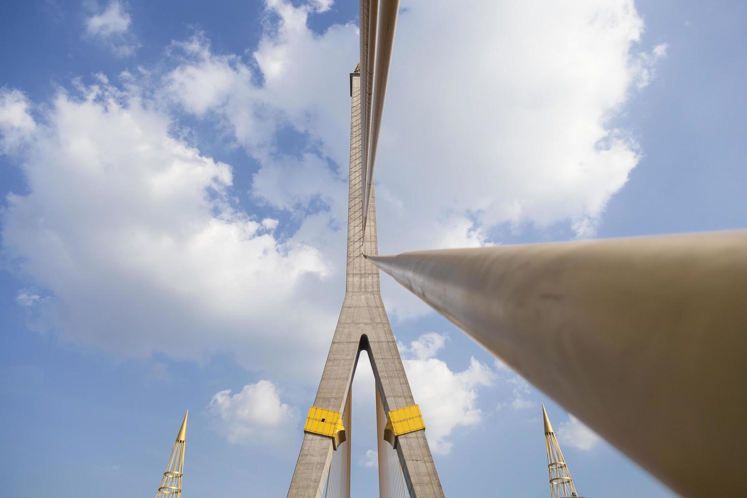 ponte rama viii em bangkok, tailândia foto