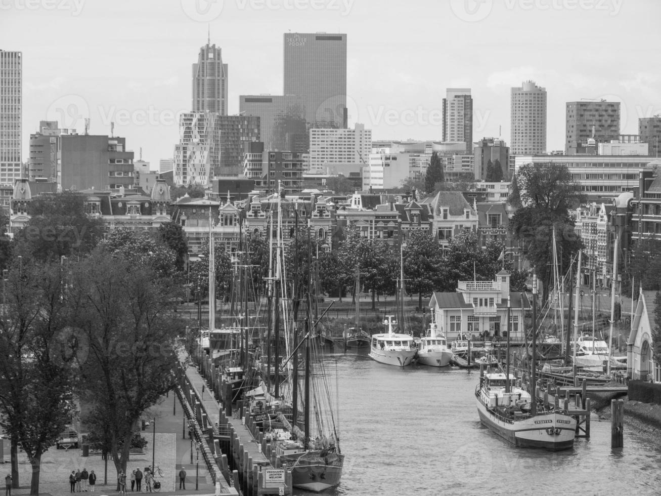 a cidade de rotterdam na holanda foto