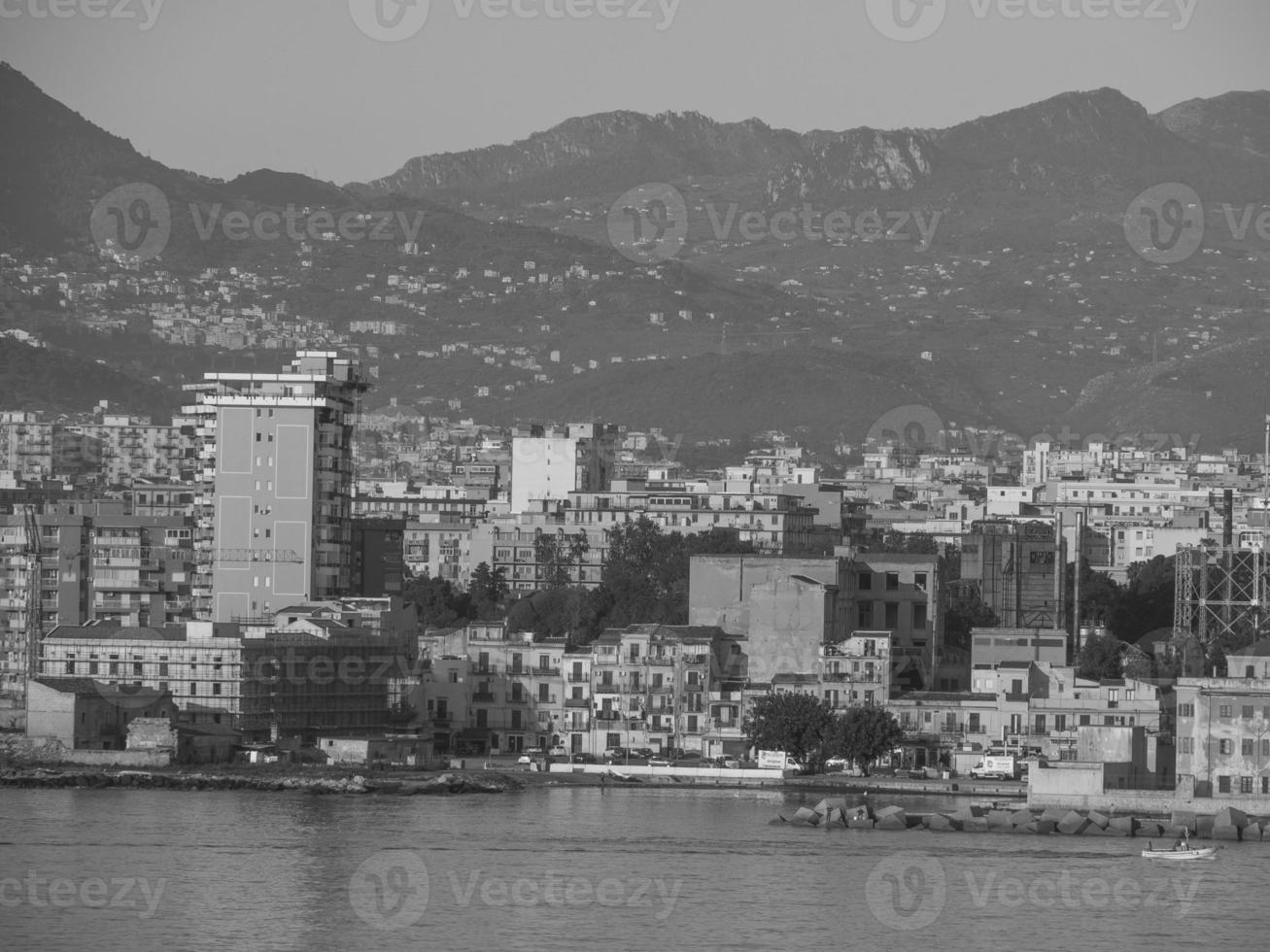 a cidade italiana de palermo foto