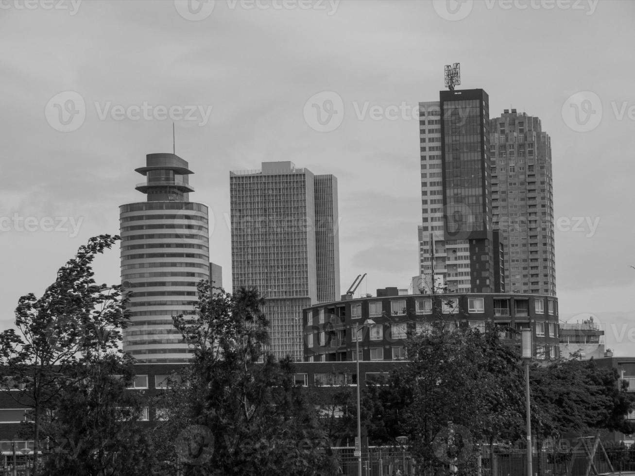 a cidade de rotterdam na holanda foto