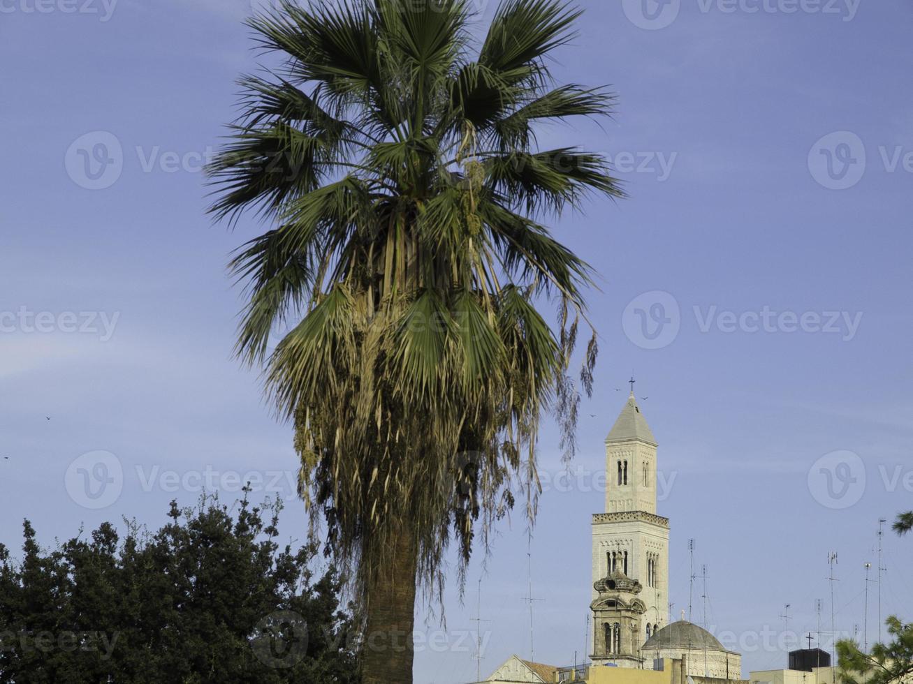 cidade de bari na italia foto