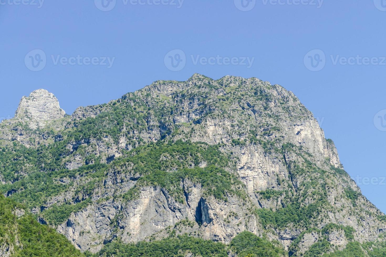 paisagem montanhosa no verão foto