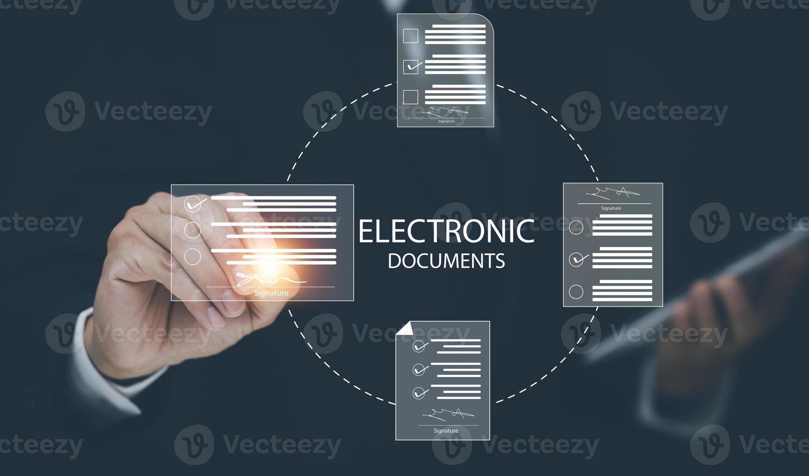 assinatura de documentos eletrônicos em documentos digitais online, empresário com assinatura eletrônica de contrato, assinatura eletrônica, gerenciamento de documentos digitais, escritório sem papel, assinatura do conceito de contrato comercial, foto