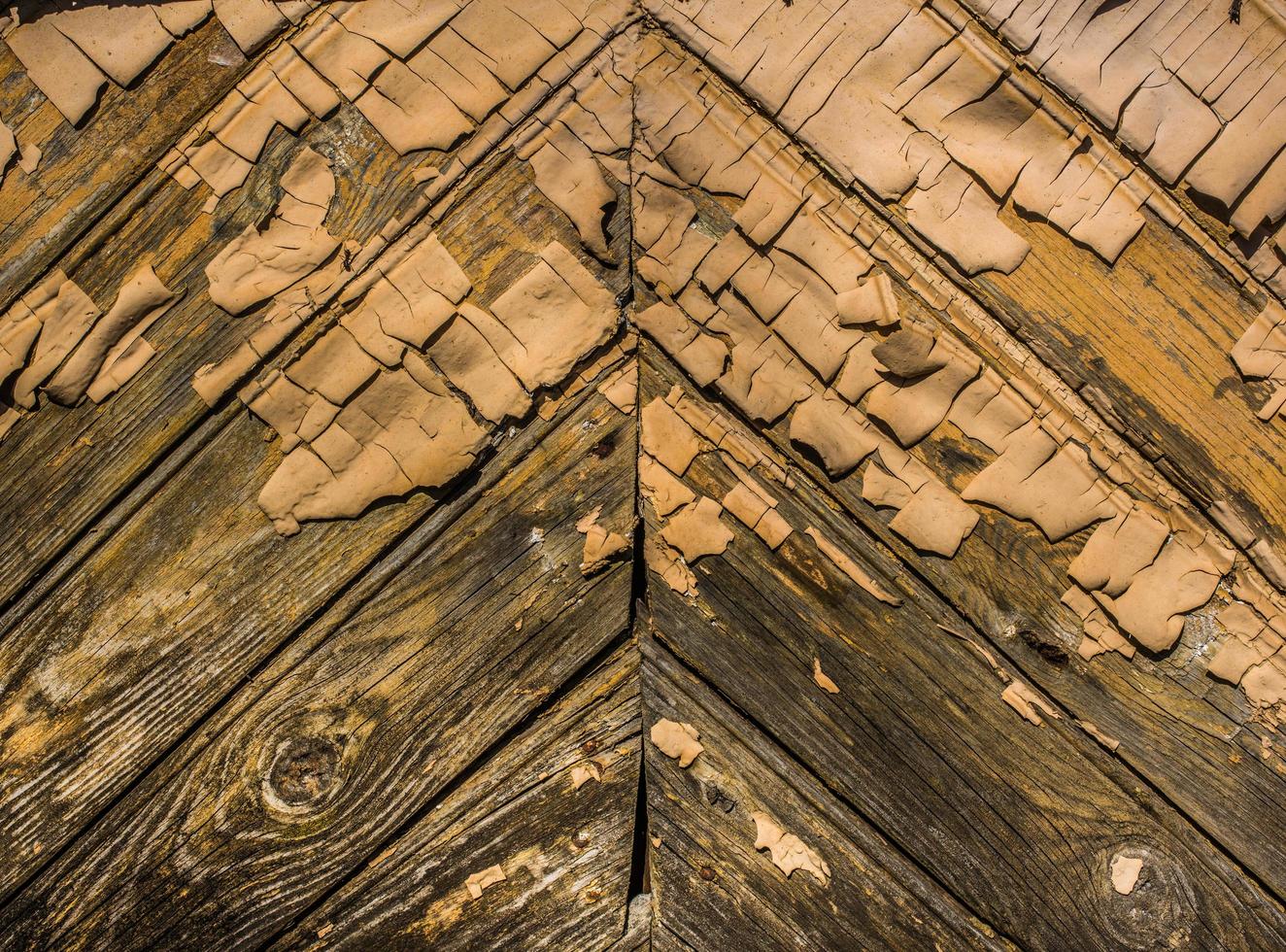 pranchas de madeira com pintura descascada para textura ou fundo foto