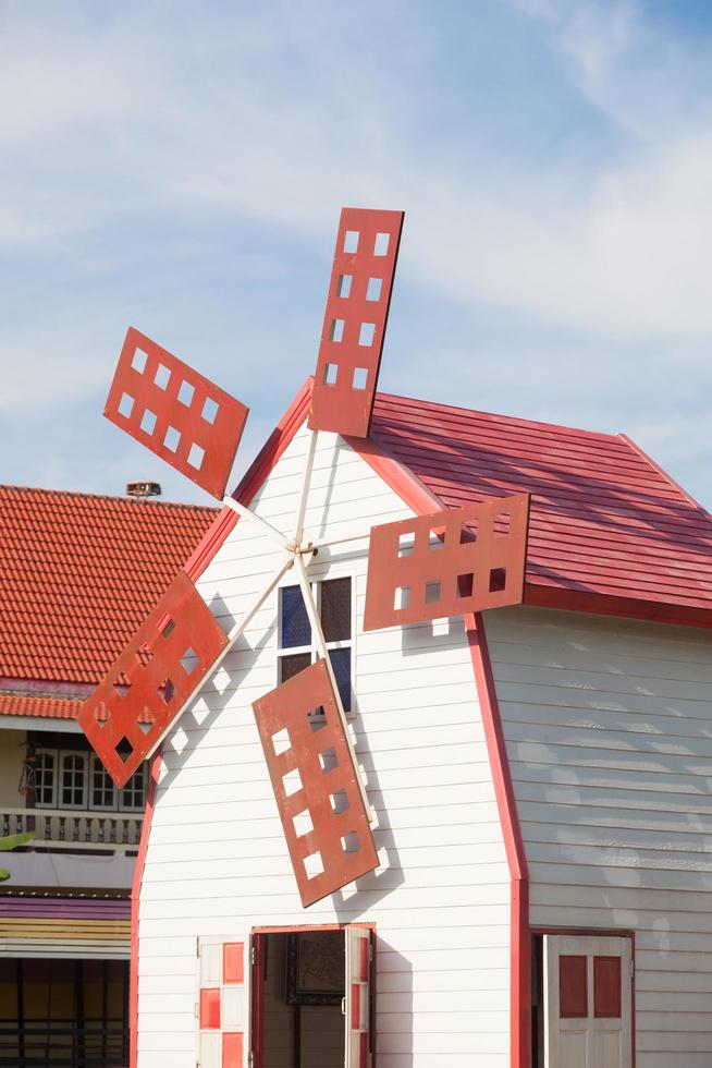 decoração de casa turbina eólica na tailândia foto