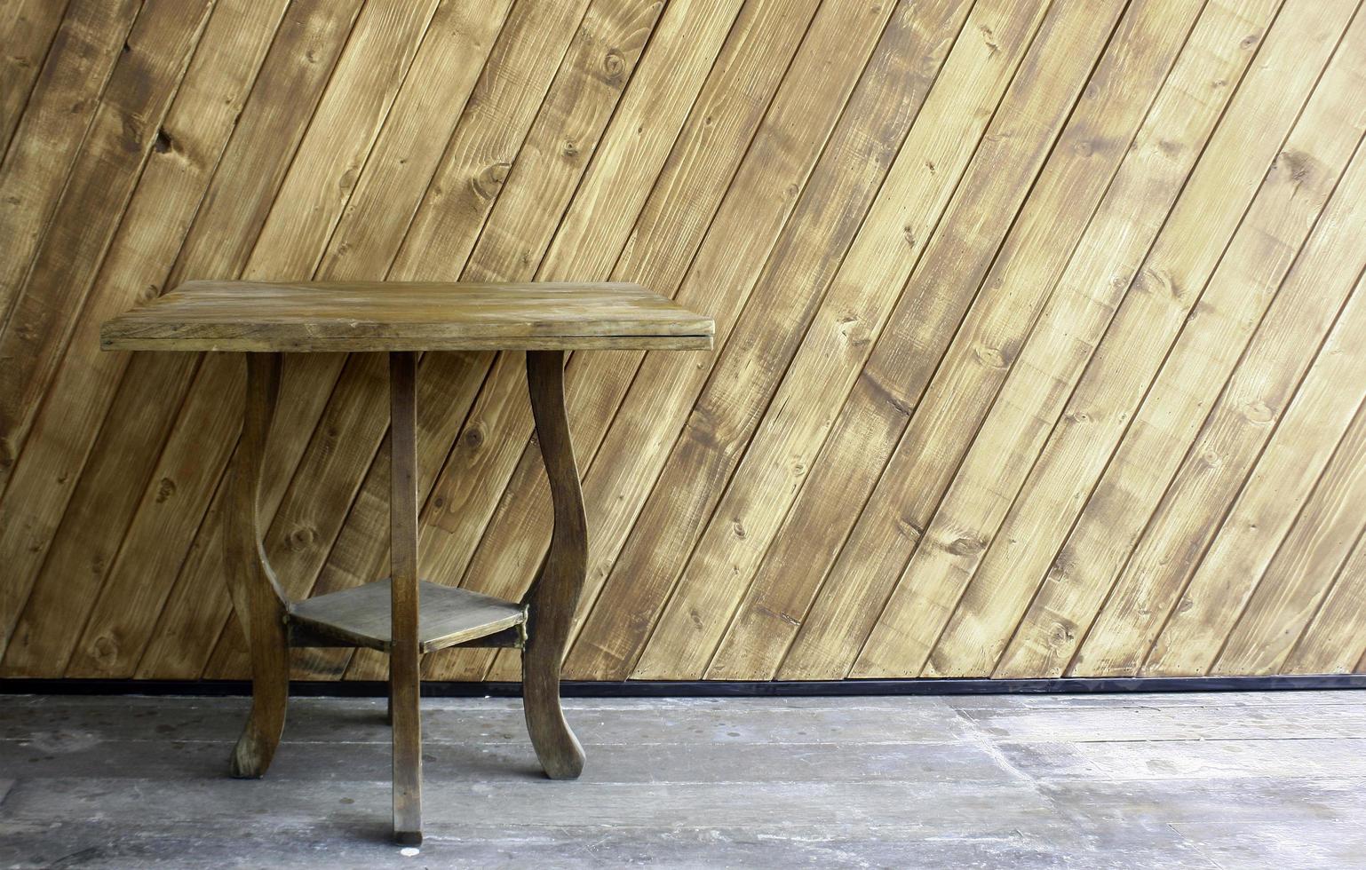 mesa de madeira em concreto foto