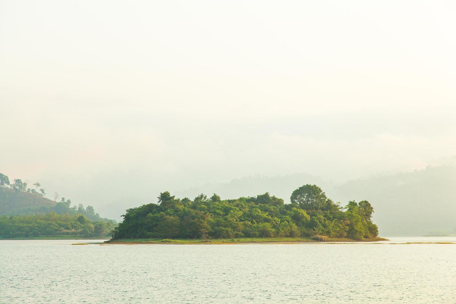 ilha no lago foto