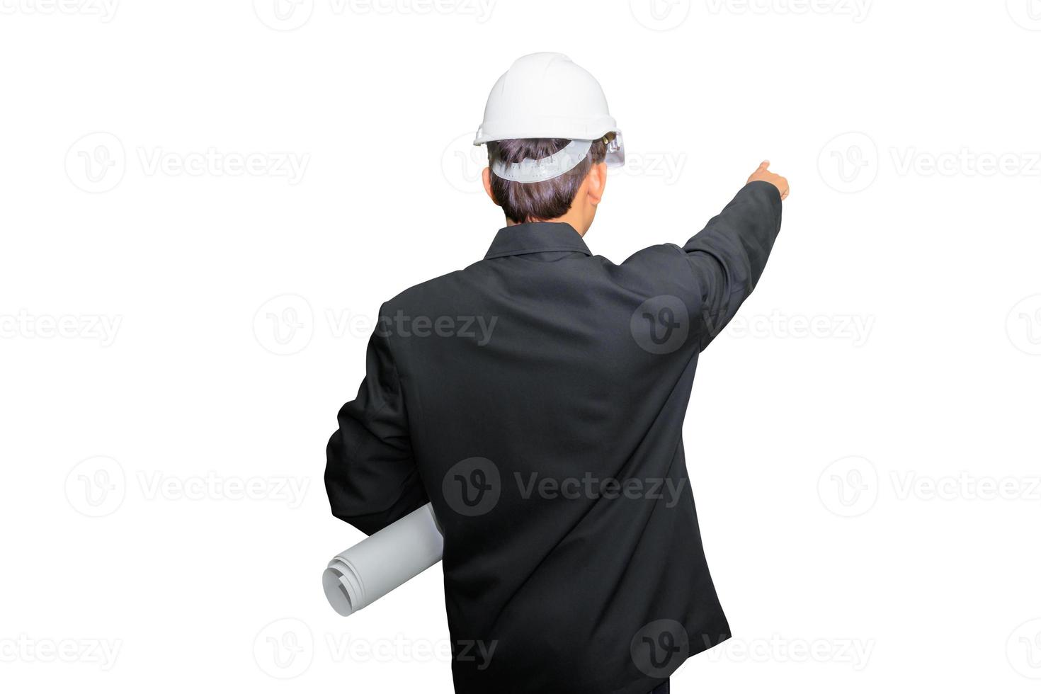 mão do Engenharia segurando papel plano projeto e vestem branco segurança capacete plástico ponto dedo dentro construção isolado em branco fundo com recorte caminho foto