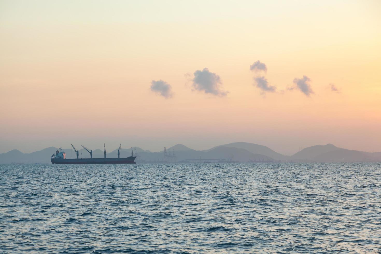 grande navio de carga no navio de carga marítima foto