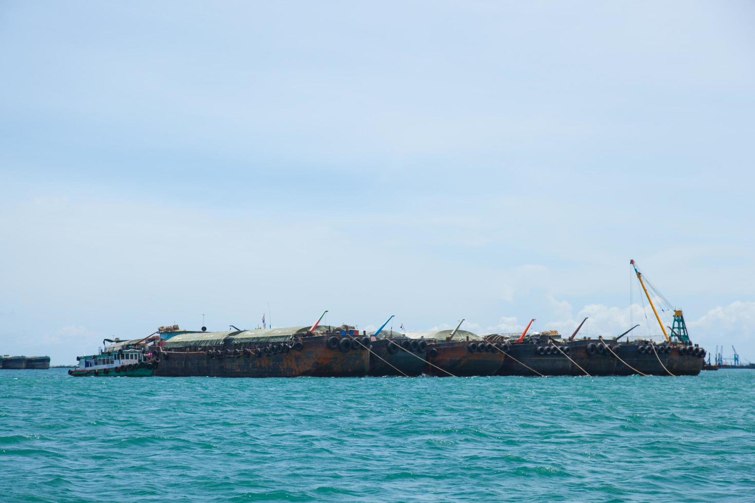 grande navio de carga na tailândia foto