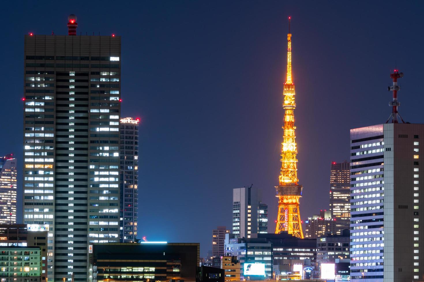 torre de Tóquio e paisagem urbana no Japão foto
