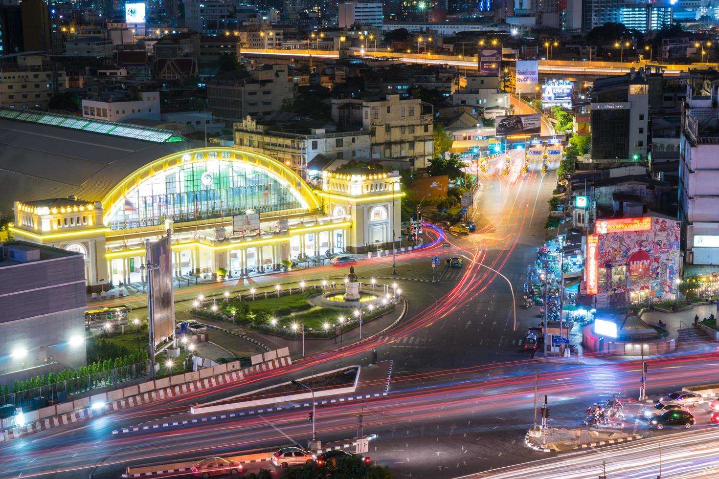 estação ferroviária hua lamphong em bangkok foto