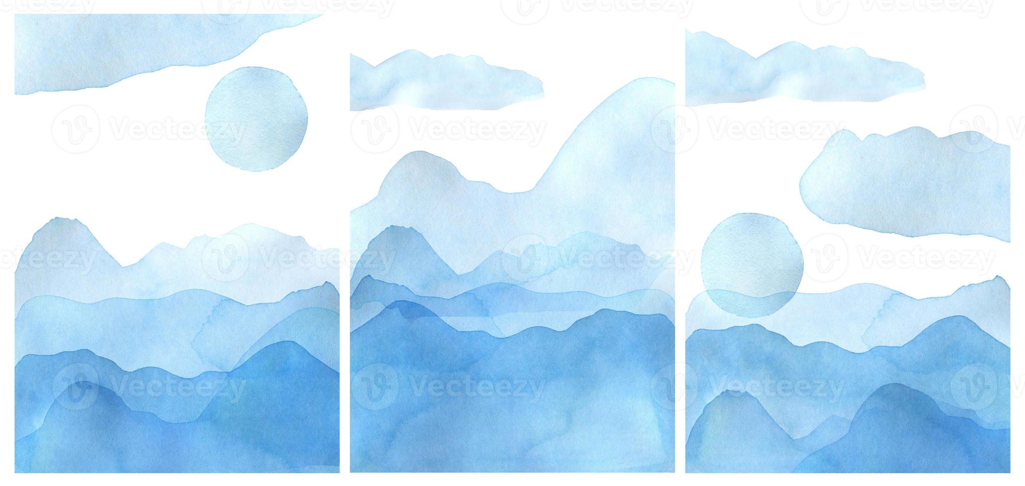 delicada paisagem em aquarela. ilustração desenhada à mão do céu e montanhas foto