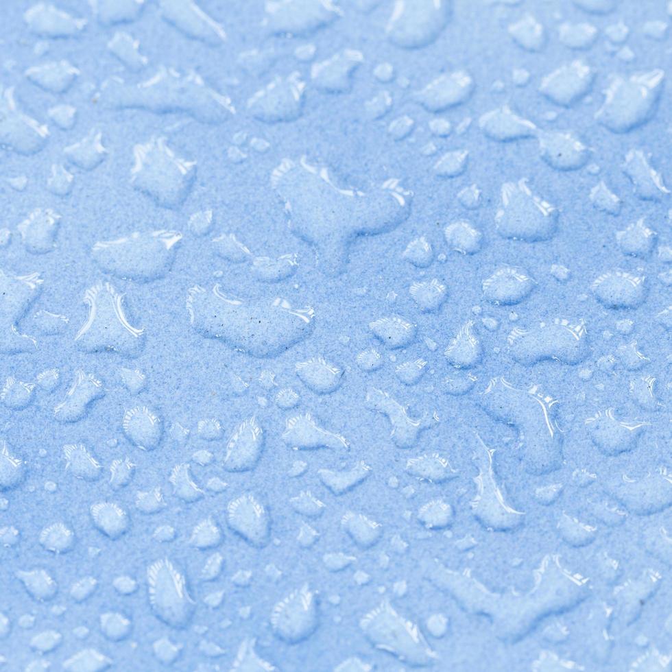 macro gotas de água na superfície azul foto