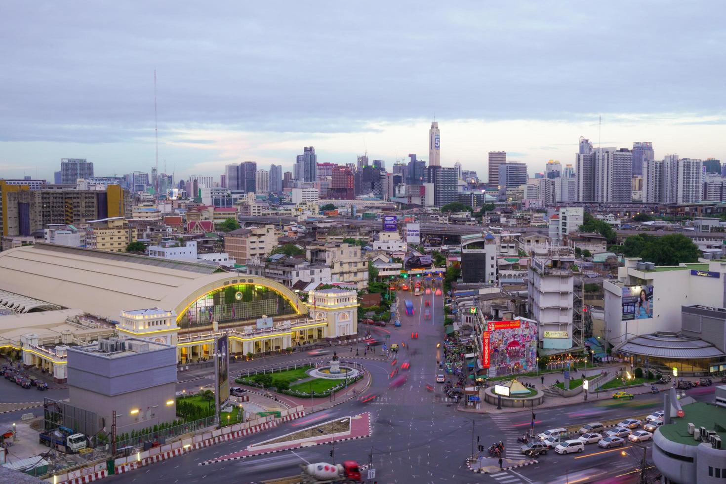 estação ferroviária hua lamphong em bangkok foto