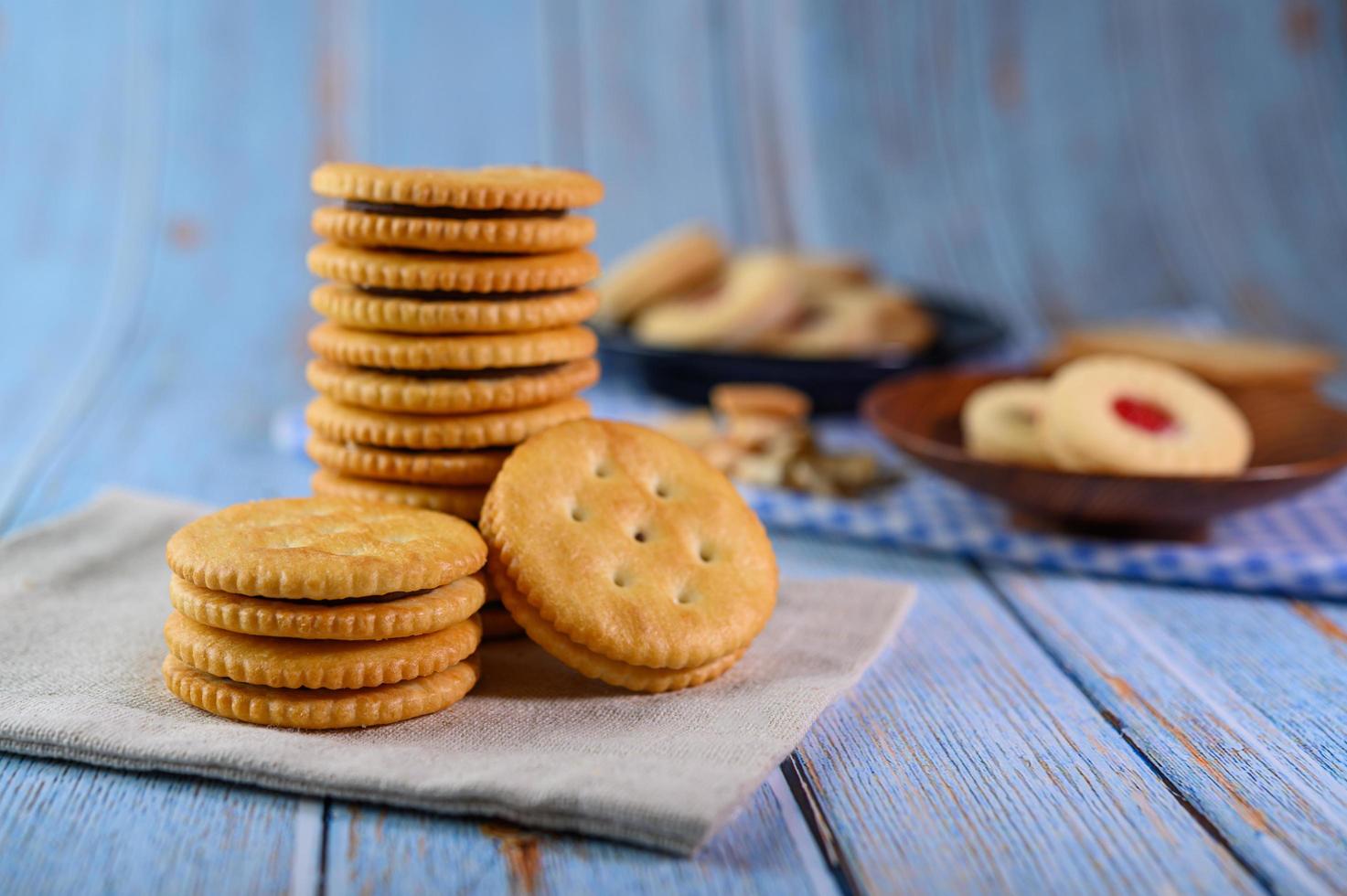 biscoitos dispostos em um pano foto