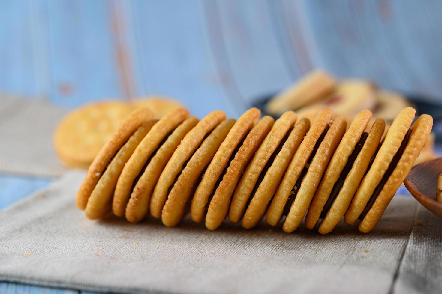 biscoitos dispostos em um pano foto
