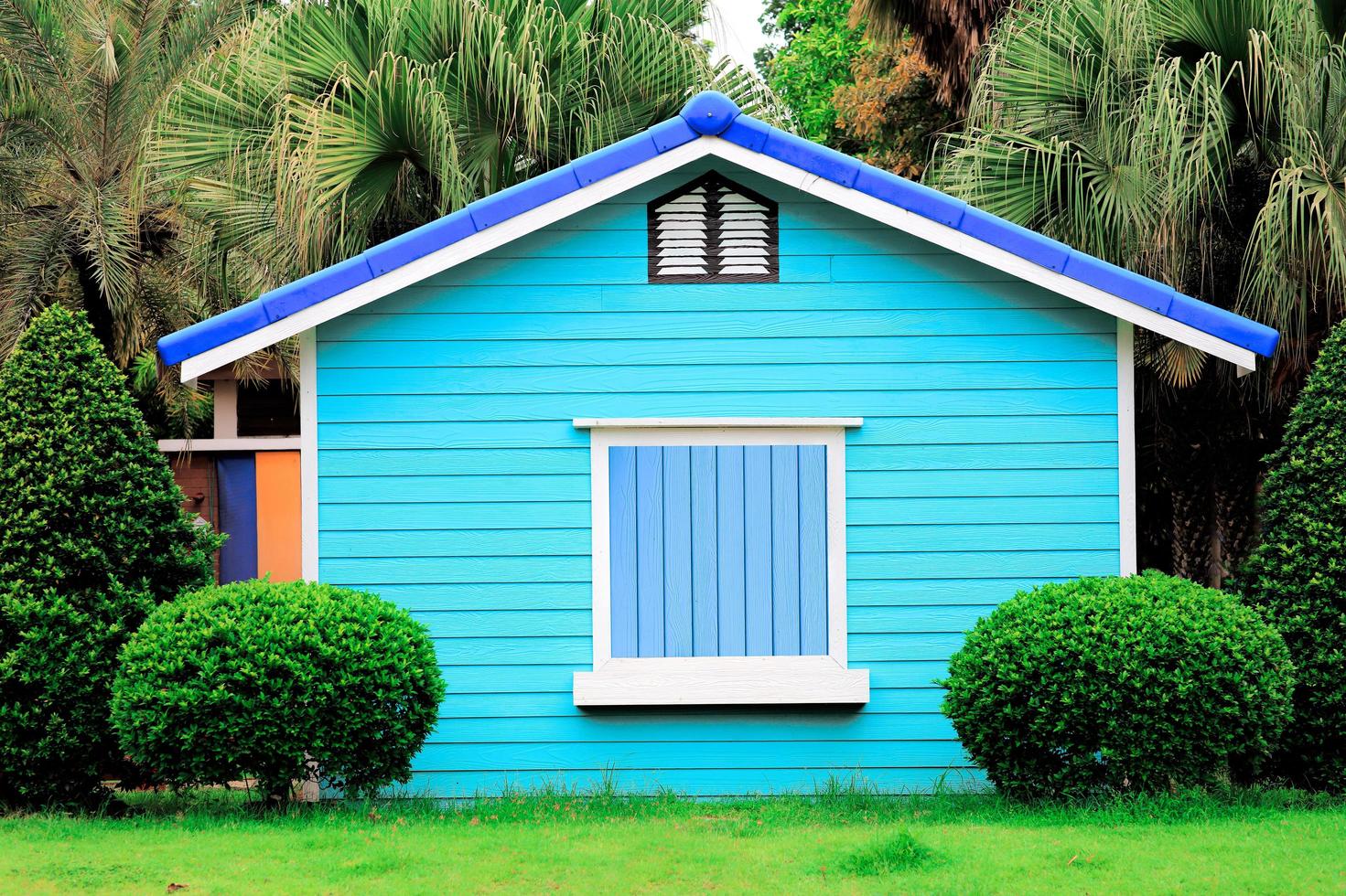 casa de madeira colorida foto