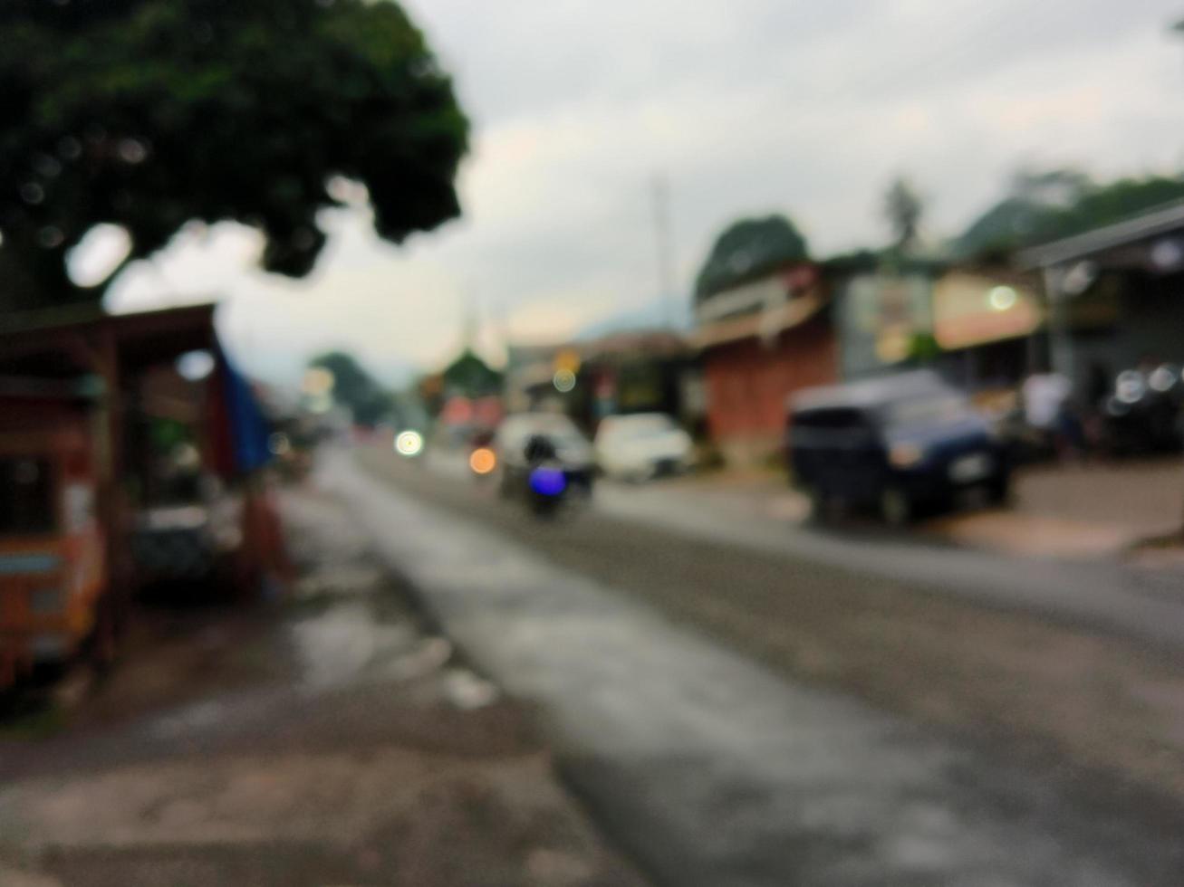 borrado rua dentro tarde com veículos luz foto