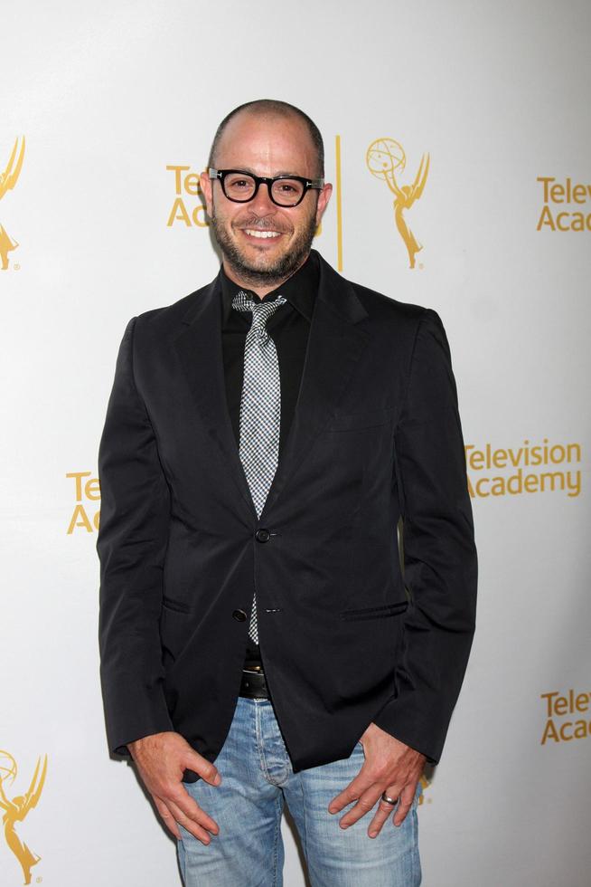 los angeles, 28 de outubro - damon lindelof nos showrunners - a arte de fazer uma exibição de programa de tv no leonard h. teatro goldenson em 28 de outubro de 2014 em north hollywood, ca foto