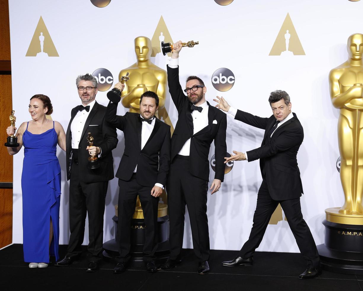 los angeles, 28 de fevereiro - mark williams ardington, paul norris, sara bennett, andrew whitehurst, andy serkis na 88ª premiação anual da academia, sala de imprensa no dolby theater em 28 de fevereiro de 2016 em los angeles, ca foto