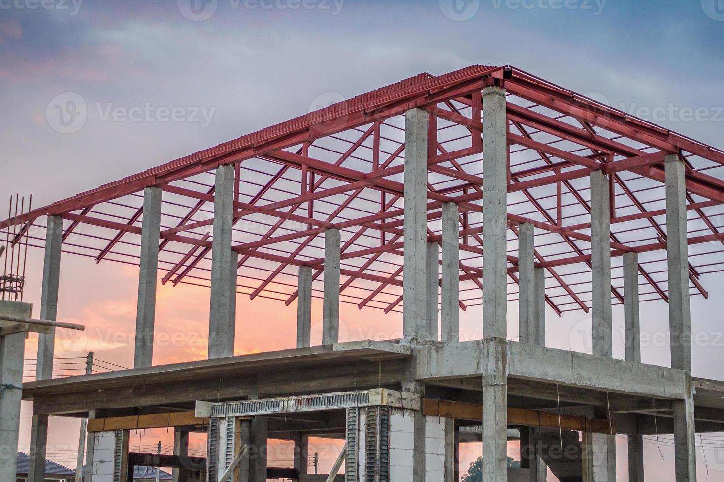 construção residencial nova casa em andamento no canteiro de obras foto