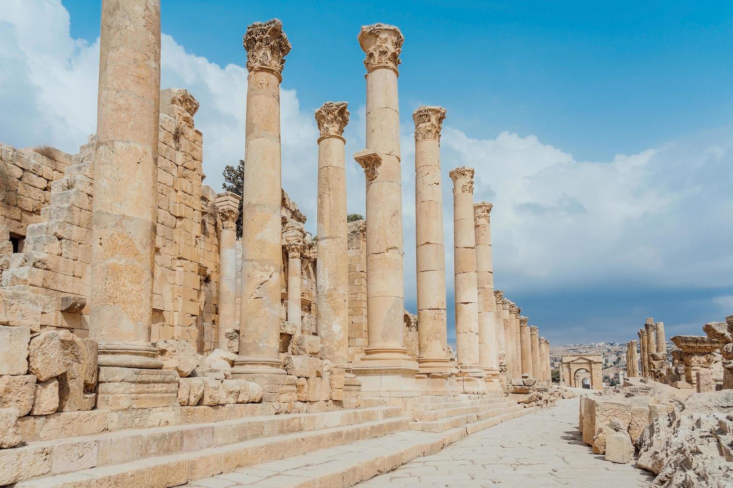 ruínas romanas antigas em jerash, jordânia foto