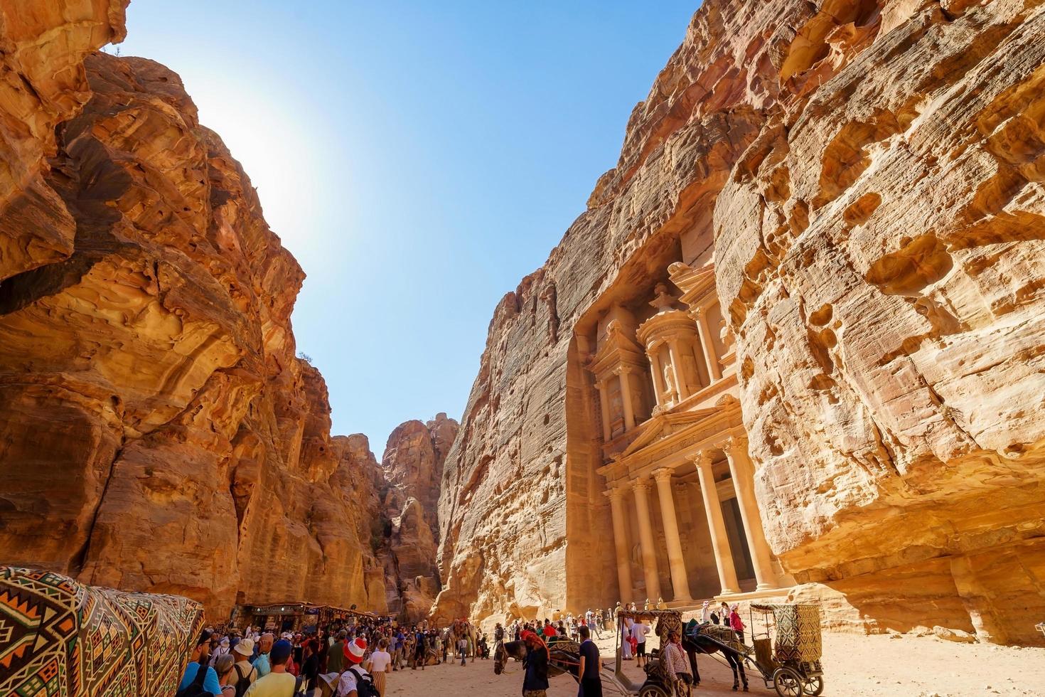 turistas em petra, jordão, 2018 foto