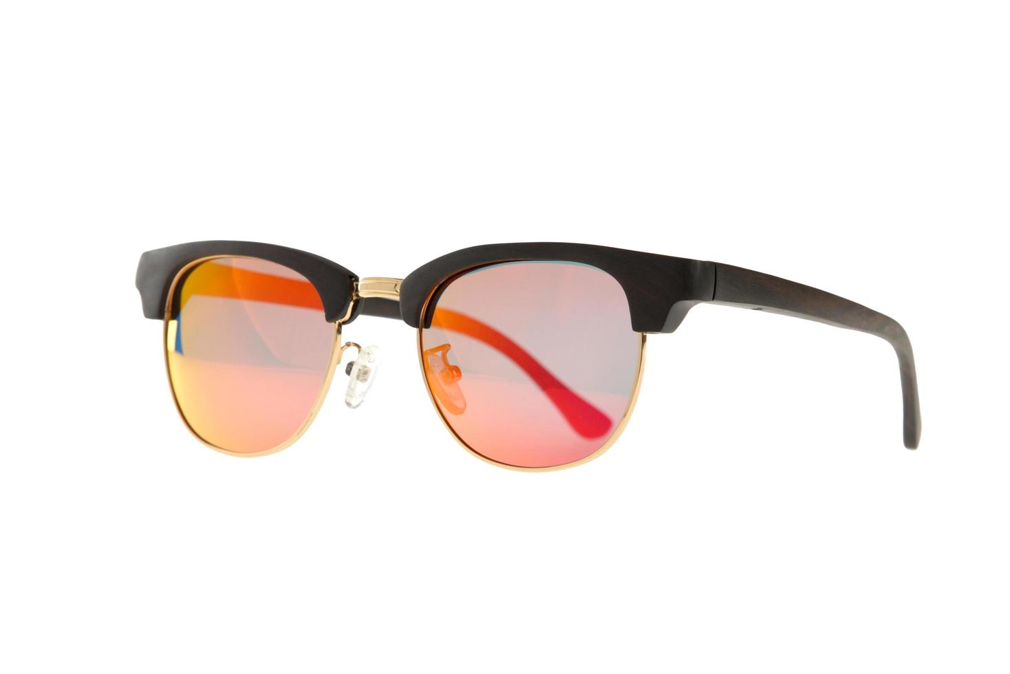 óculos de sol laranja com armação marrom foto