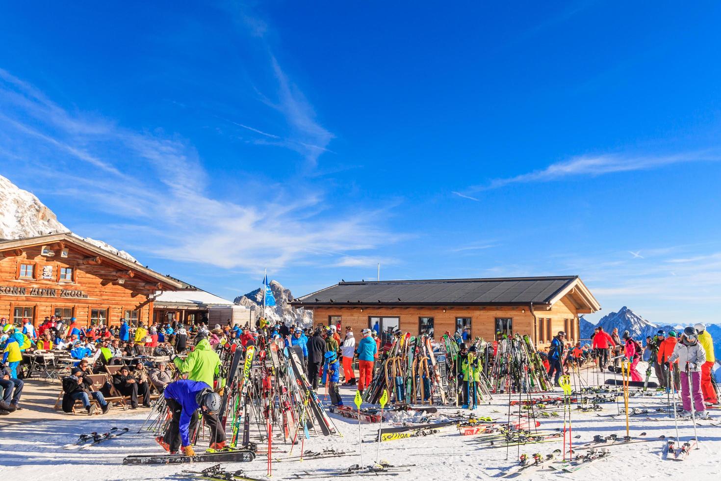 turistas em garmisch partenkirchen, alemanha, 2016 foto