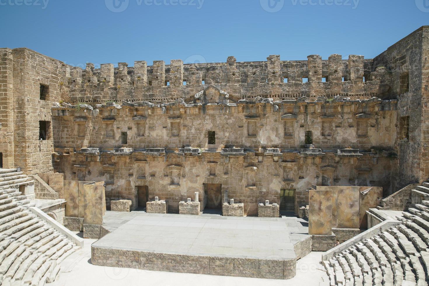 teatro da cidade antiga de aspendos em antalya, turkiye foto