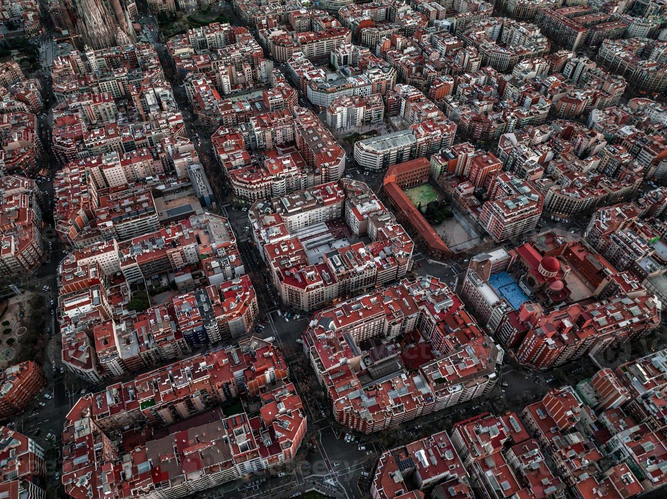 Barcelona rua aéreo Visão com lindo padrões dentro Espanha. foto