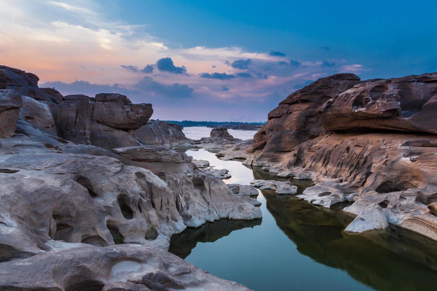 incrível sam phan bok e grand canyon em ubon, tailândia. foto